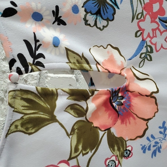 Pretty pale blue floral v neck dress by Nicole Miller. Excellent condition! - Picture 5 of 8